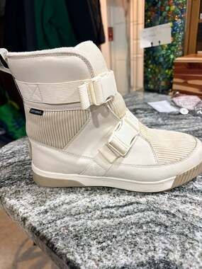 The North Face Women's Sierra Sport Strap Waterproof DryVent Boots in Gardenia w